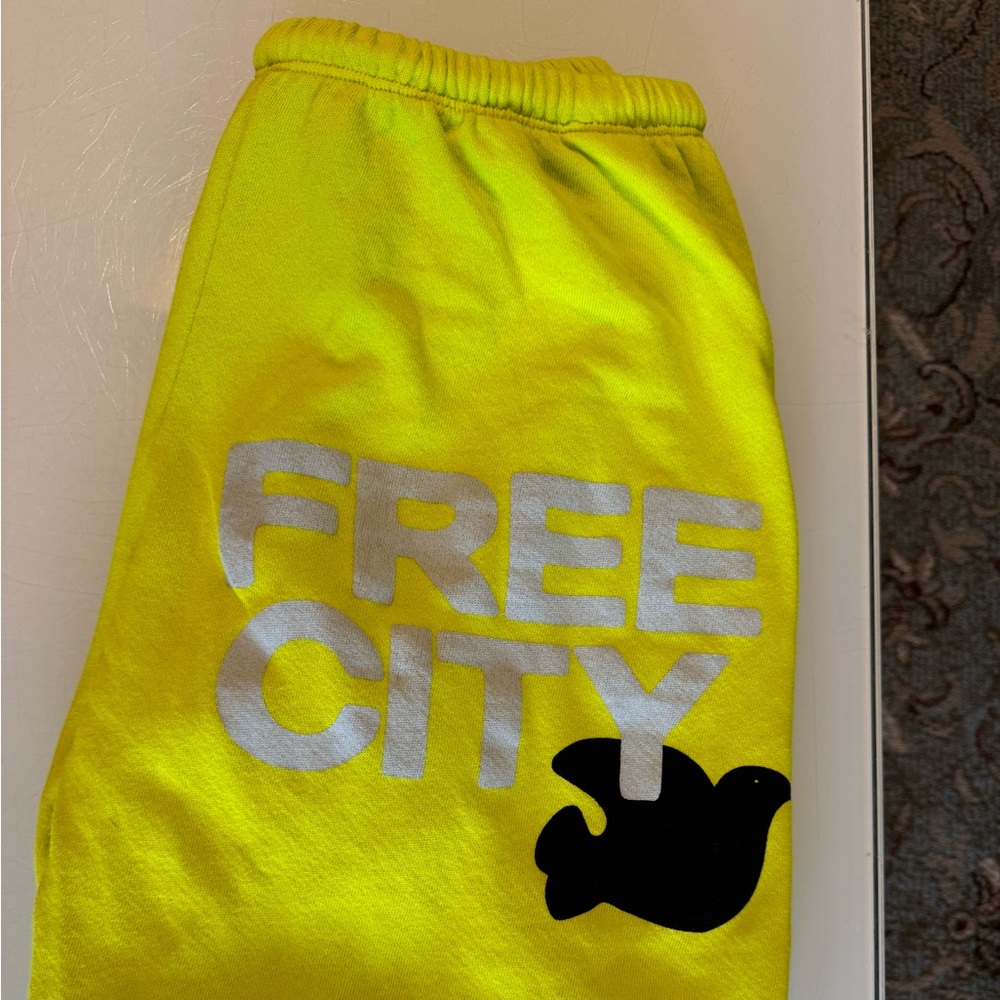 FREE CITY yellow sweatpants size M, NEW!